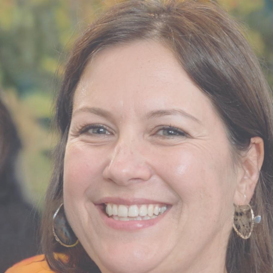 Portrait de Sophie Martin, cliente satisfaite de Vynzoryhub
